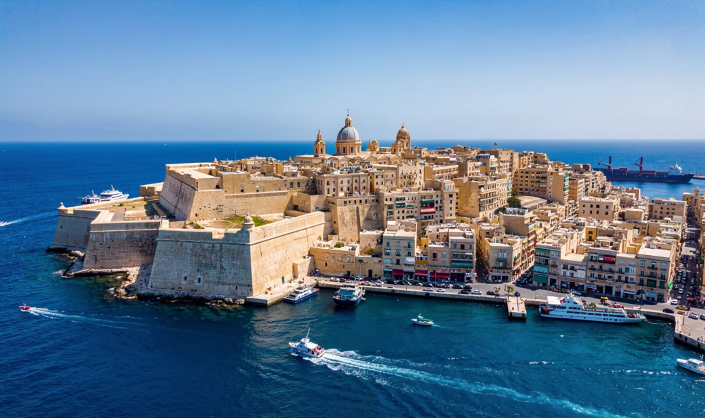 Port de La Valette et quartier d'affaires illustrant l'économie de Malte
